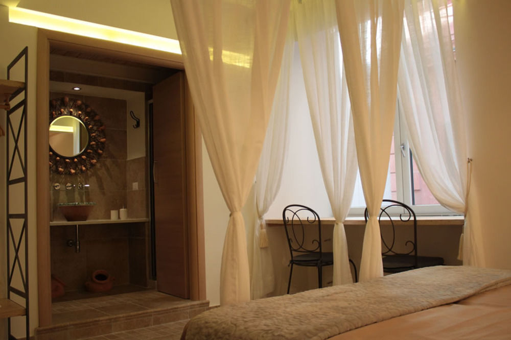 Casa Latina Bed & Breakfast Наполи Екстериор снимка