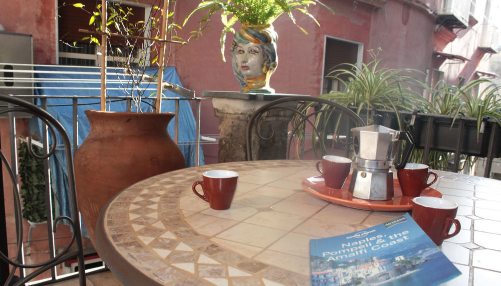 Casa Latina Bed & Breakfast Наполи Екстериор снимка