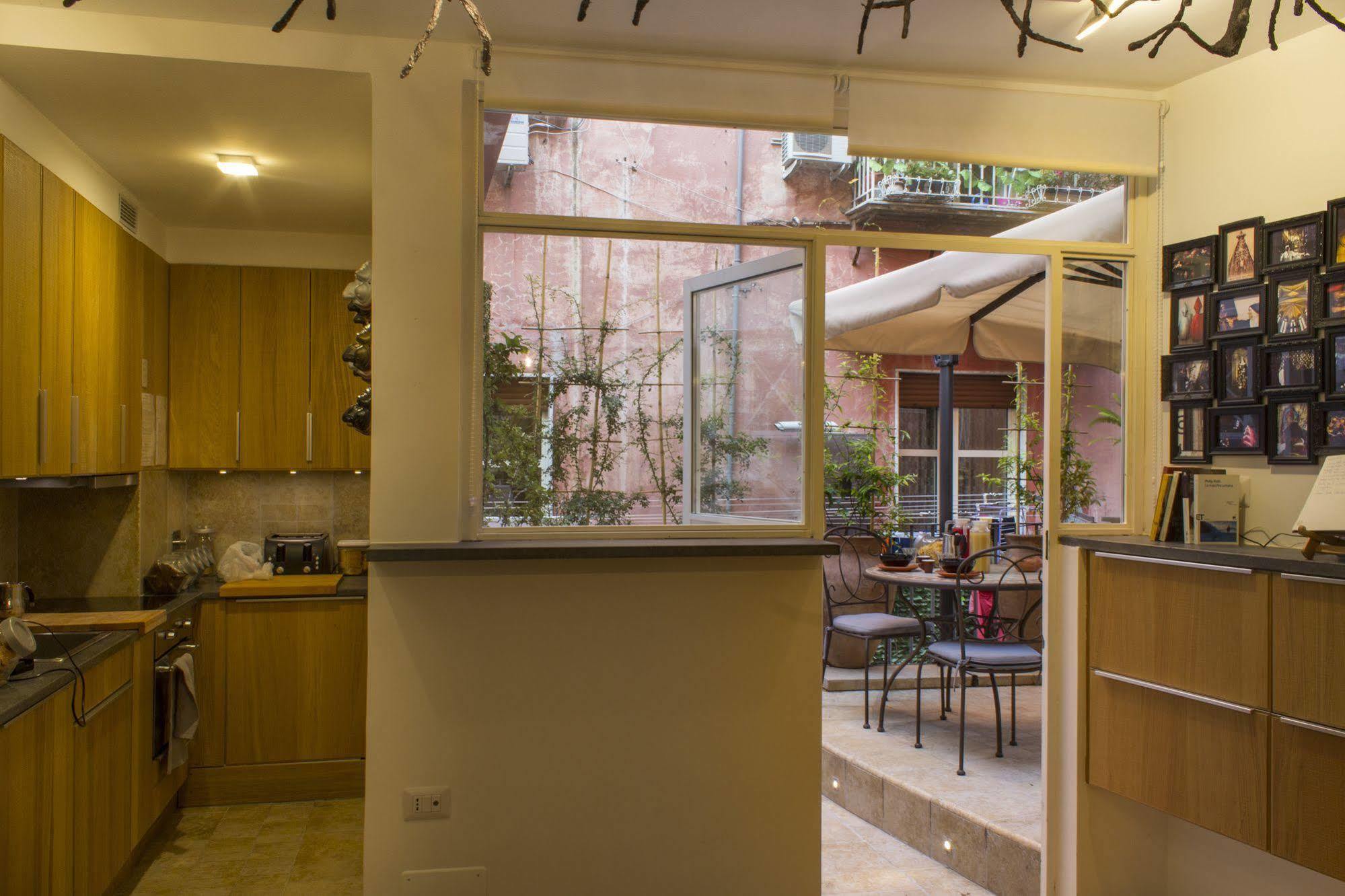 Casa Latina Bed & Breakfast Наполи Екстериор снимка
