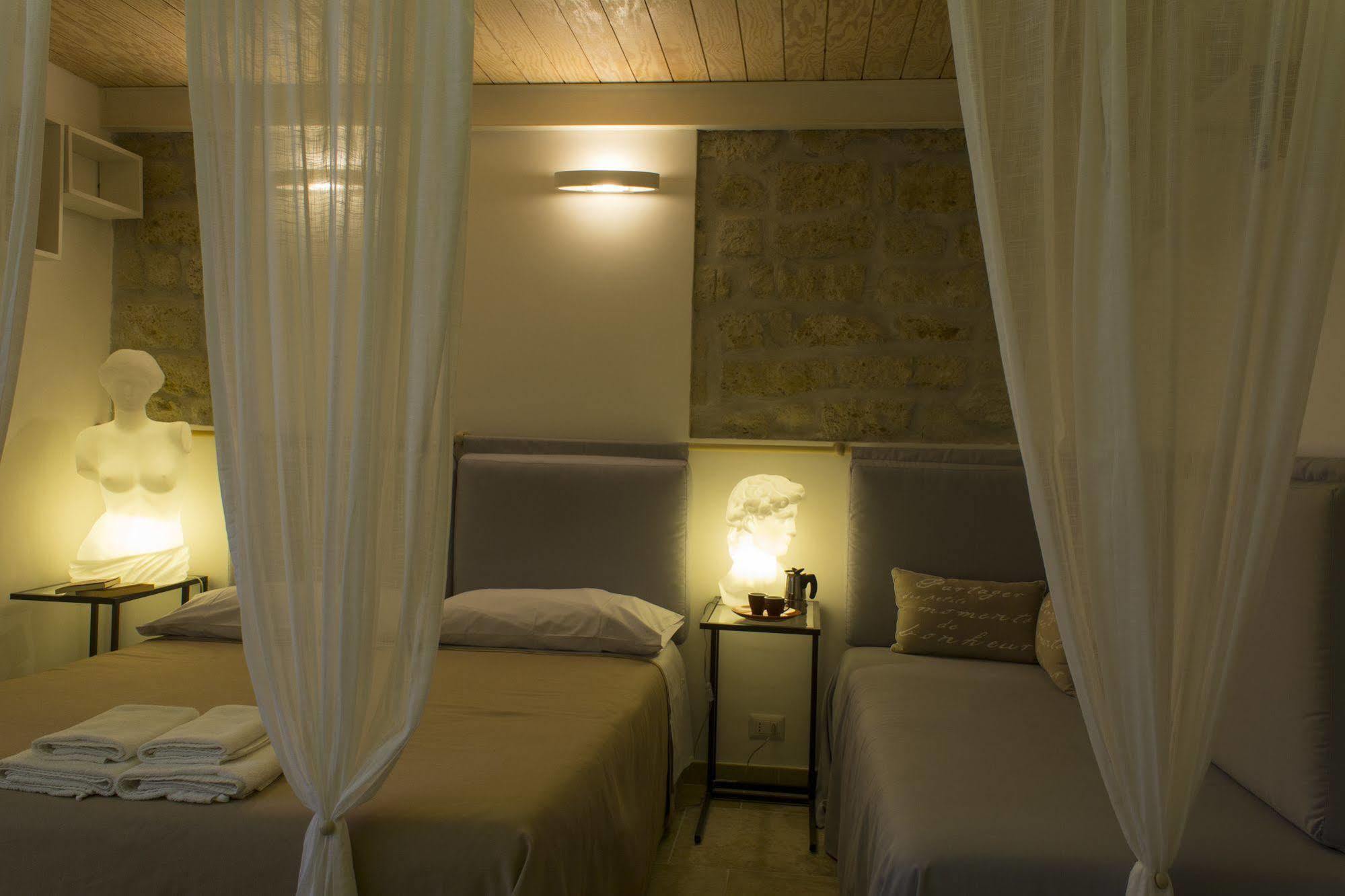 Casa Latina Bed & Breakfast Наполи Екстериор снимка